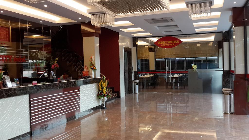 Batam City Hotel Нагоя Экстерьер фото
