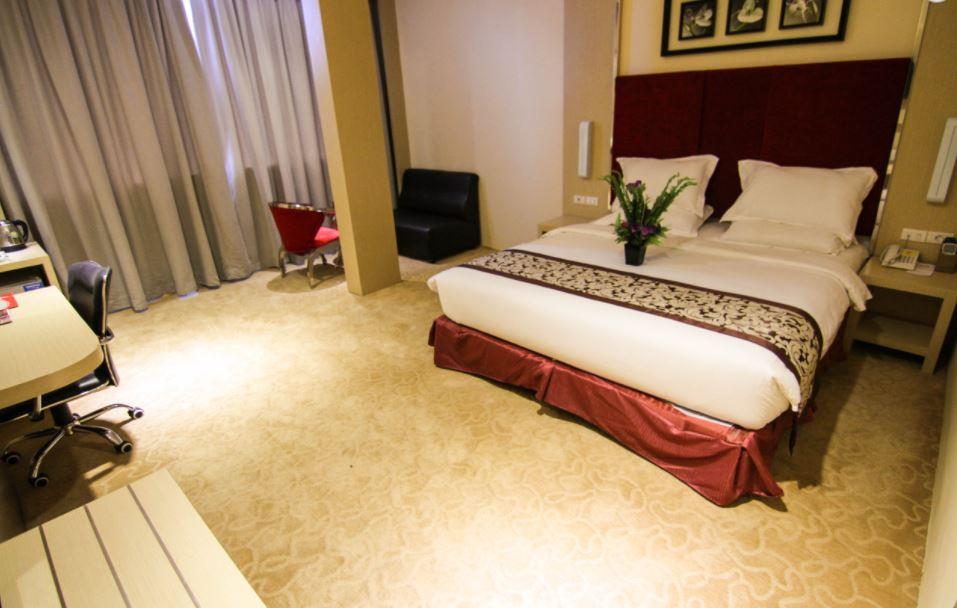 Batam City Hotel Нагоя Экстерьер фото